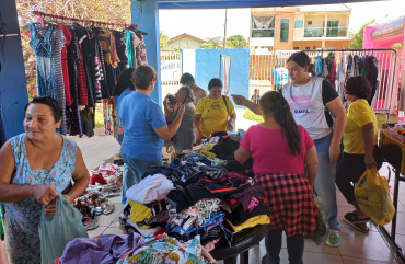 Foto 12: Fundo Social de Solidariedade e Secretaria de Promoção Social realizam Varal Solidário especial de Natal