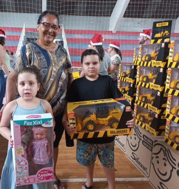 Foto 44: Especial de Natal: entrega de brinquedos