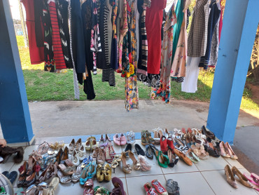 Foto 56: Fundo Social de Solidariedade e Secretaria de Promoção Social realizam Varal Solidário especial de Natal