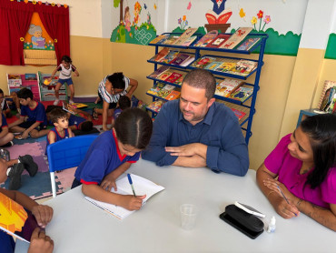 Foto 9: Escritor Vicentônio Silva visita Escolas de Quatá