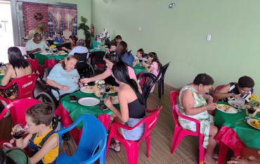 Foto 32: Em clima de Natal, Residência Terapêutica participa de confraternização