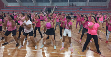 Foto 45: Aulão de Zumba e Ritmos: em especial ao Outubro Rosa!