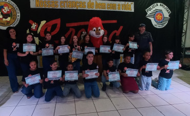 Foto 248: Alunos dos 5º anos de Escolas Municipais recebem certificado do Proerd