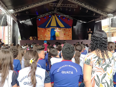 Foto 149: Quatá recebe Palco Móvel Emcena Brasil Edição Certame