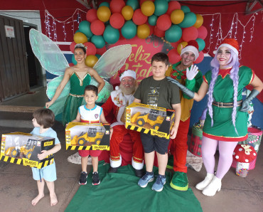 Foto 10: Especial de Natal: entrega de brinquedos
