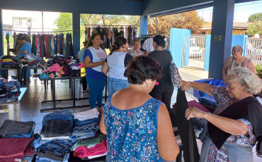 Foto 16: Fundo Social de Solidariedade e Secretaria de Promoção Social realizam Varal Solidário especial de Natal