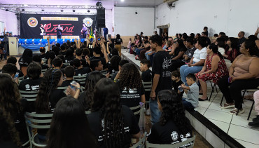 Foto 186: Alunos dos 5º anos de Escolas Municipais recebem certificado do Proerd