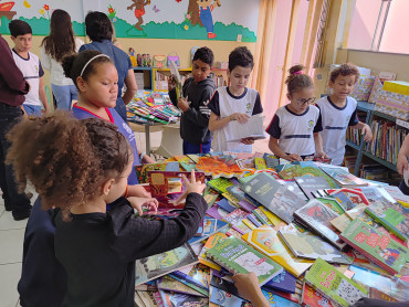 Foto 24: Entrega de Livros de Literatura