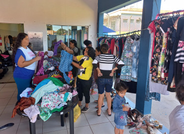 Foto 44: Fundo Social de Solidariedade e Secretaria de Promoção Social realizam Varal Solidário especial de Natal