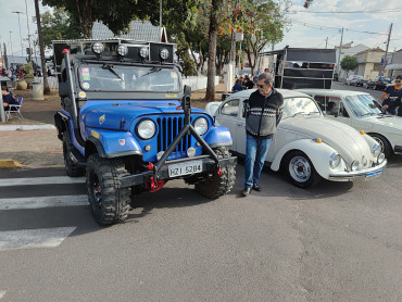 Foto 68: 3º Encontro de Carros Antigos e Motociclistas reúne centenas de expositores em Quatá
