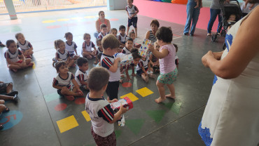 Foto 120: Volta às Aulas em Quatá: Alunos recebem Kit Escolar e Mimo especial