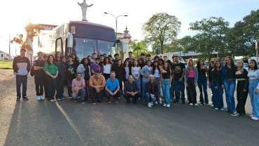 Foto 5: Diversão e Cultura: Alunos da Etec de Quatá vão ao Cinema do Prudenshopping