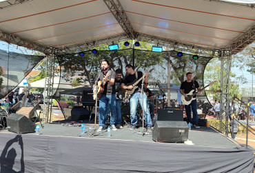 Foto 134: 3º Encontro de Carros Antigos e Motociclistas reúne centenas de expositores em Quatá