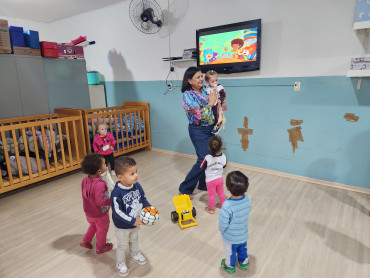 Foto 16: Volta às Aulas em Quatá: Alunos recebem Kit Escolar e Mimo especial