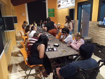 Foto 9: Residência Terapêutica comemora com os aniversariantes do mês de Outubro