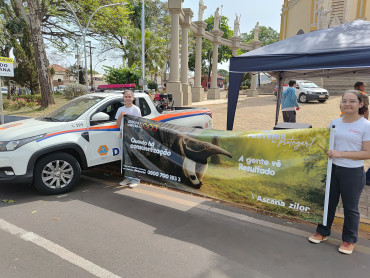 Foto 1: Blitz Ambiental conscientiza população sobre os riscos de queimadas em Quatá