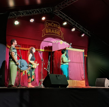 Foto 39: Quatá recebe Palco Móvel Emcena Brasil Edição Certame