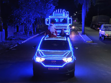 Foto 24: Natal de Luz da G10 Concreto leva carreata natalina às ruas de Quatá