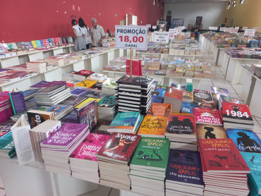 Foto 34: Prestigie a FEIRA DO LIVRO