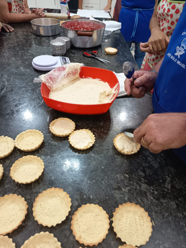 Foto 4: Curso de sobremesas natalinas é realizado pela primeira vez em Quatá