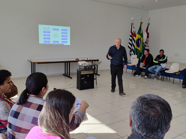 Foto 4: Funcionários Municipais e lideranças participam de  Workshop 