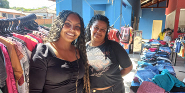 Foto 5: Fundo Social de Solidariedade e Secretaria de Promoção Social realizam Varal Solidário especial de Natal