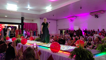 Foto 180: Candidata de Quatá vence Concurso Miss Terceira Idade Regional 2025