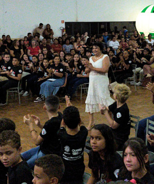 Foto 19: Alunos dos 5º anos de Escolas Municipais recebem certificado do Proerd