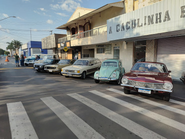 Foto 7: 3º Encontro de Carros Antigos e Motociclistas reúne centenas de expositores em Quatá