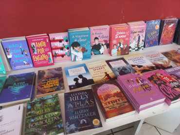 Foto 4: Prestigie a FEIRA DO LIVRO