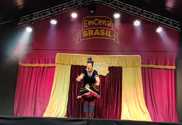 Foto 56: Quatá recebe Palco Móvel Emcena Brasil Edição Certame