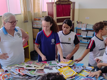 Foto 23: Entrega de Livros de Literatura