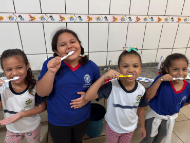 Foto 71: Saúde Bucal vai até as Escolas Municipais e particulares de Quatá