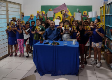 Foto 19: Escritor Vicentônio Silva visita Escolas de Quatá