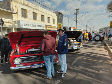 Foto 20: 3º Encontro de Carros Antigos e Motociclistas reúne centenas de expositores em Quatá