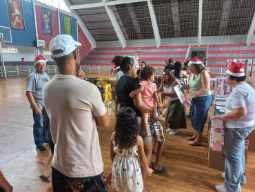 Foto 125: Especial de Natal: entrega de brinquedos