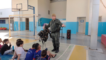 Foto 4: Palestra de conscientização sobre o combate ao tráfico de animais silvestres