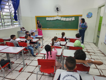 Foto 33: Volta às Aulas em Quatá: Alunos recebem Kit Escolar e Mimo especial