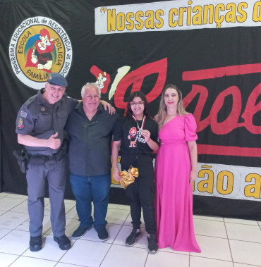 Foto 69: Alunos dos 5º anos de Escolas Municipais recebem certificado do Proerd