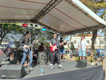 Foto 111: 3º Encontro de Carros Antigos e Motociclistas reúne centenas de expositores em Quatá