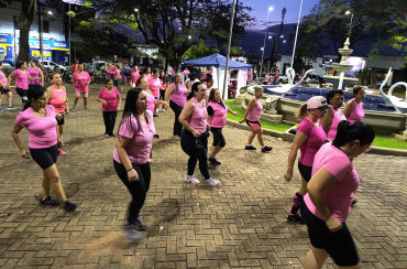 Foto 32: Caminhada e Passeio Ciclístico em prol do Outubro Rosa