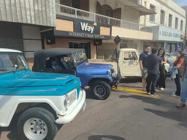 Foto 110: 3º Encontro de Carros Antigos e Motociclistas reúne centenas de expositores em Quatá