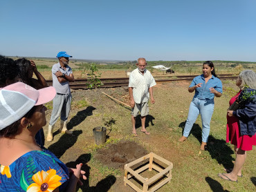 Foto 17: Pomar Urbano Comunitário é implantado em Quatá