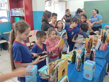 Foto 15: Entrega de Livros de Literatura