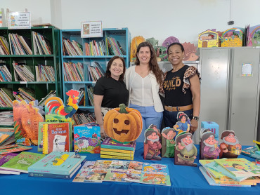 Foto 18: Entrega de Livros de Literatura