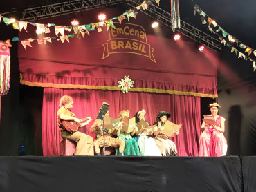 Foto 91: Quatá recebe Palco Móvel Emcena Brasil Edição Certame