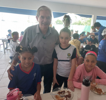 Foto 55: Churrasco marca as comemorações alusivas ao Dia das Crianças