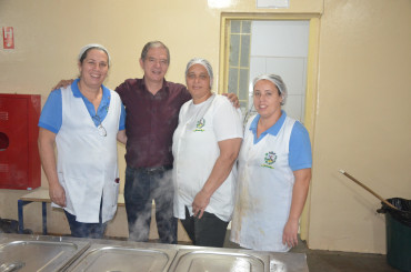 Foto 225: Churrasco marca as comemorações alusivas ao Dia das Crianças