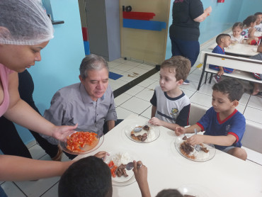 Foto 35: Churrasco marca as comemorações alusivas ao Dia das Crianças