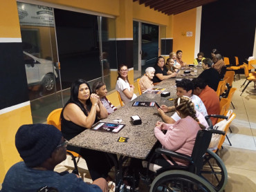 Foto 8: Residência Terapêutica comemora com os aniversariantes do mês de Outubro